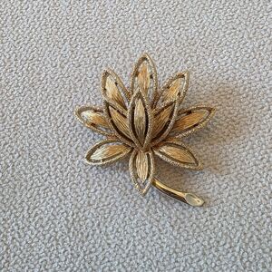 Vintage Avon Gold Tone Floral Brooch Signed